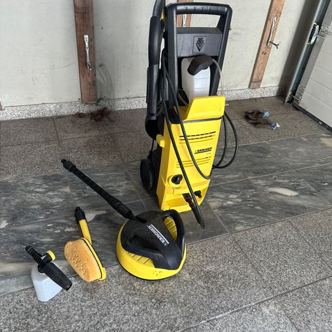 Karcher K3 høytrykk vasker med tilbehør selges