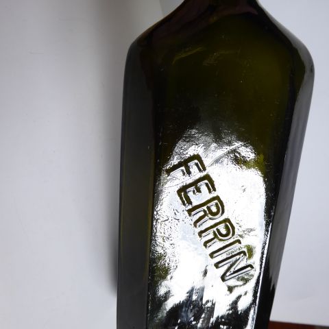 Gammel flaske for Ferrin i nydelig grønnfarge.