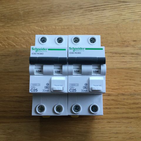 Ny - 1 stk Schneider Electric jordfeilautomater 2P 25A-C-30mA