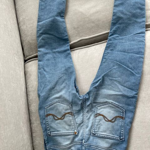 Tøffe jeans til gutt 8-10 år, smale ben