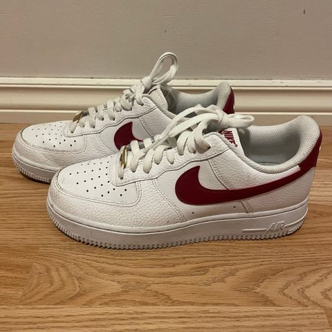 Nike Air Force 1 07 Rød stripe