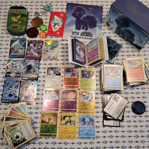 En samling med Pokemon-kort selges for 300 kr