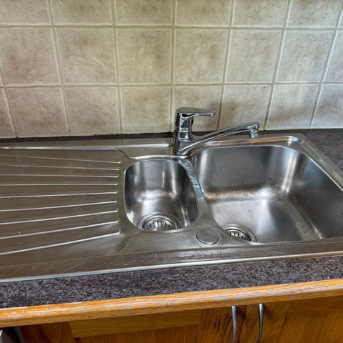 Kjøkkenvask med blandebatteri 100x50cm
