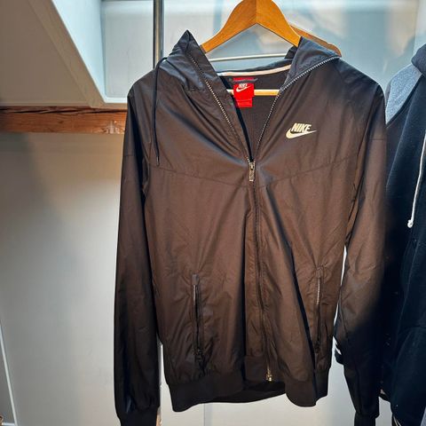 NIKE WINDBREAKER