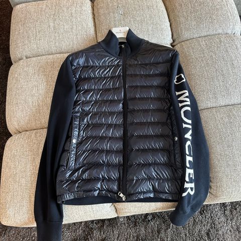 Moncler Cardigan/dundyll jakke selges