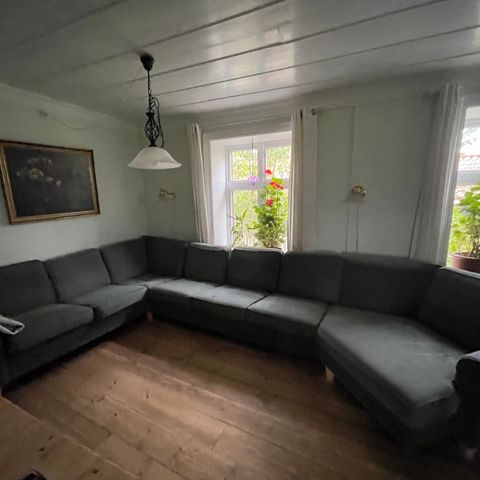 Grønn hjørnesofa gis vekk