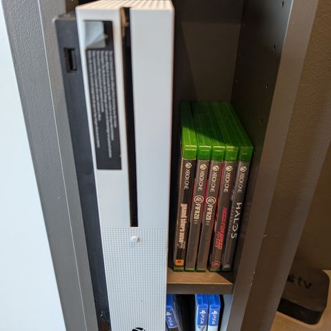 Xbox One S Series + Game selection