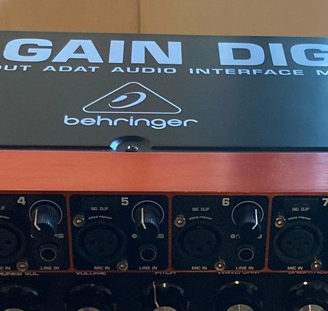 Behringer ULTRAGAIN DIGITAL ADA8200