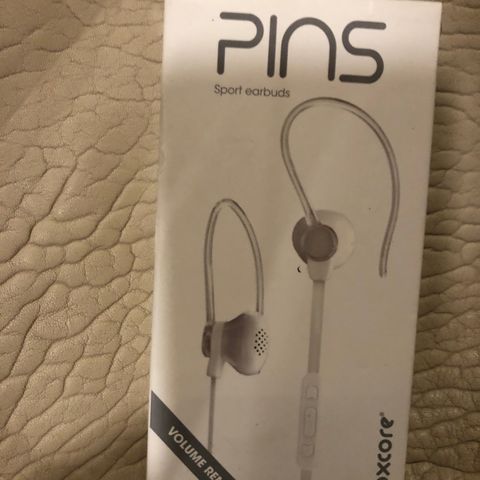 Roxcore Pins Sport Earbuds