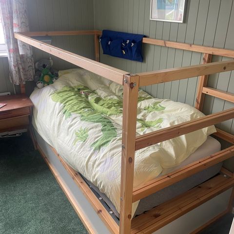 Vendbar seng fra IKEA