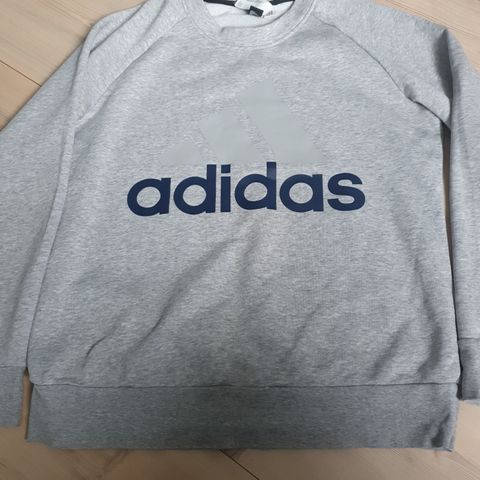 Adidas genser str L