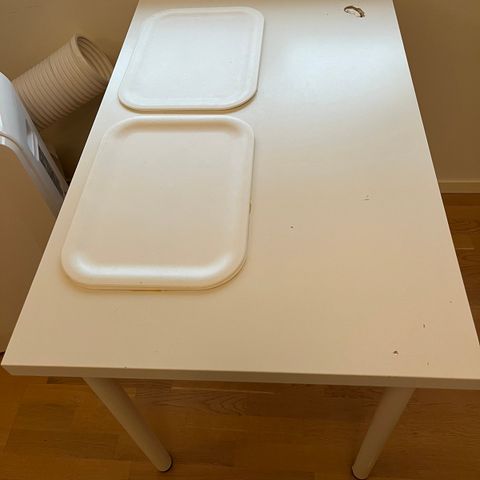 IKEA skrivebord med oppbevaring