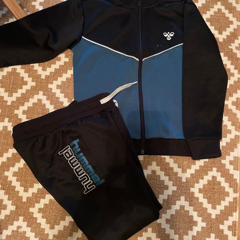 Hummel tracksuit str. 122