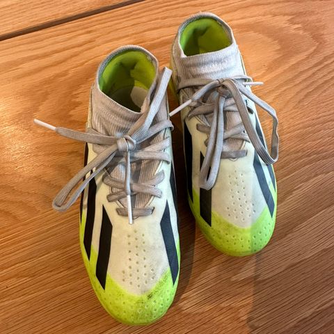 Adidas fotballsko str 33.5