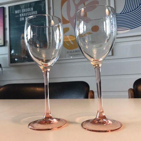 Vintage vinglass med rosa stett 80-talls