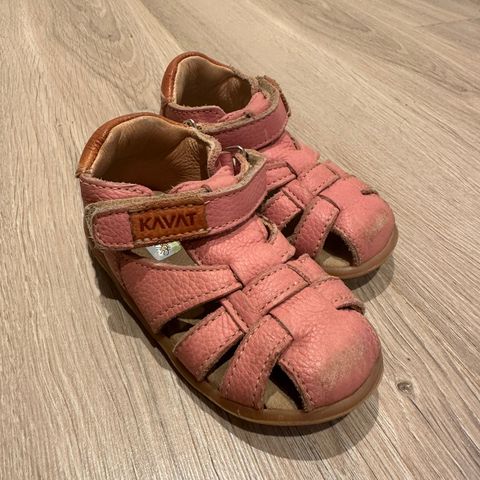 Kivat sandaler i rosa