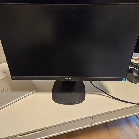 Lite brukt 24" Philips 243S monitor selges