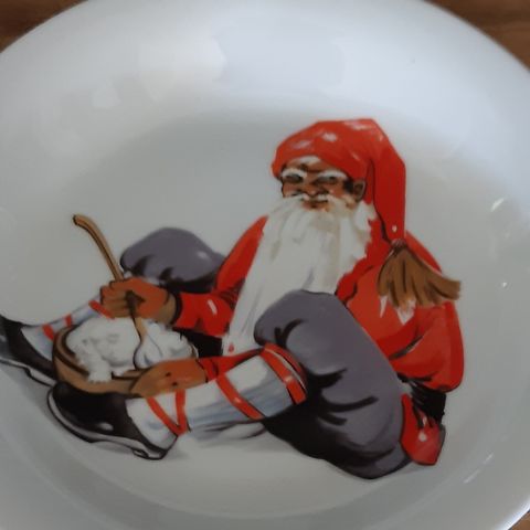 Fine skåler/tallerkener med nisse