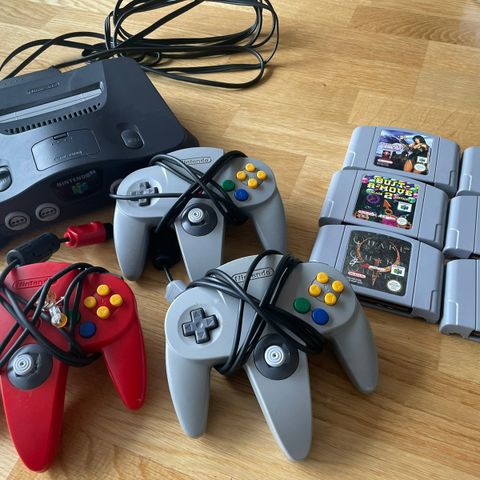 Nintendo 64 med 3 konsoller og 6 spill