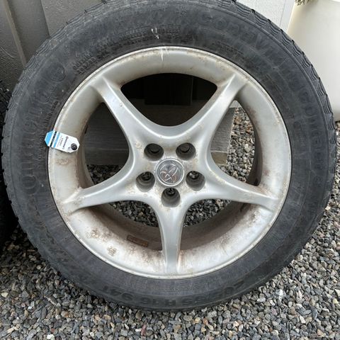 Originale 16" Toyota Avensis felger med vinterdekk