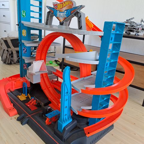 Hot Wheels ultimate loop garasje