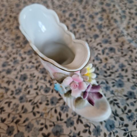 Vintage porselen sko/støvel Norcrest Bisque Shoe Boot With Flowers
