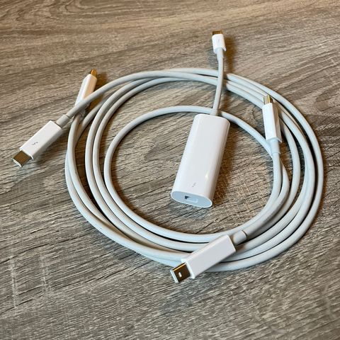 Apple Thunderbolt 3 (USB-C) to Thunderbolt 2 Adapter + kabler