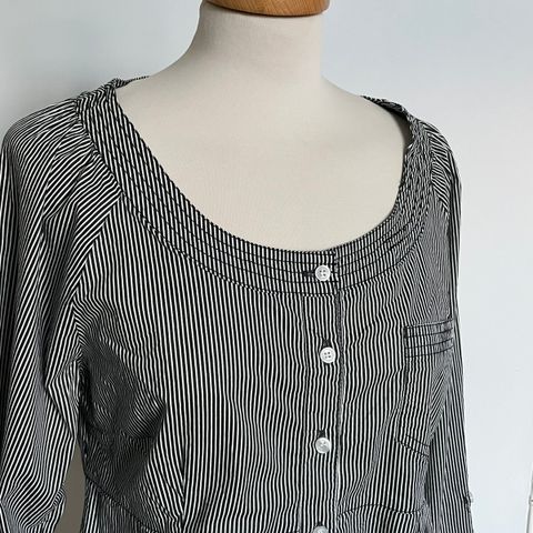 Stripet vintagebluse fra 90-2000 tallet.