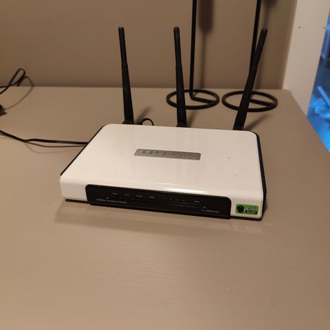 TP-Link router (TL-WR941ND)