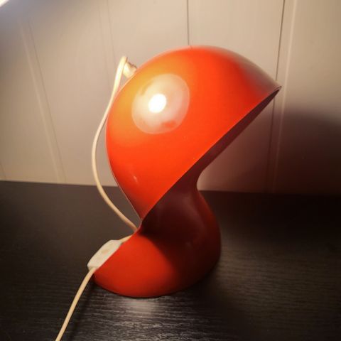 Vintage Artemide Dalu bordlampe 60/70-tallet(rød)