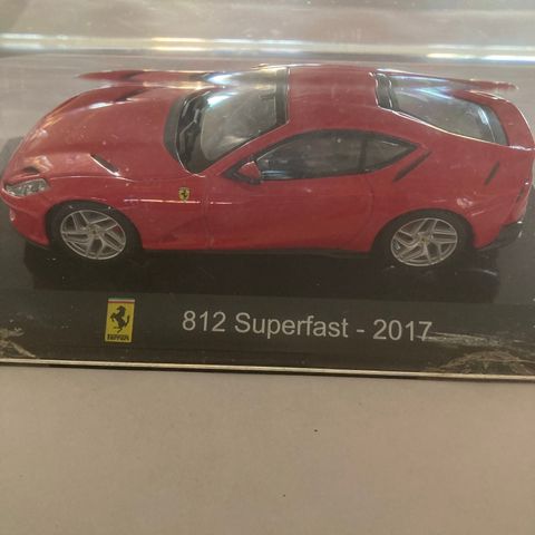 FERRARI 812 SUPERFAST MODELLBIL