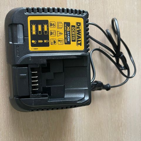 Dewalt DCB115 lader for 18V / 14.4V / 10.8V