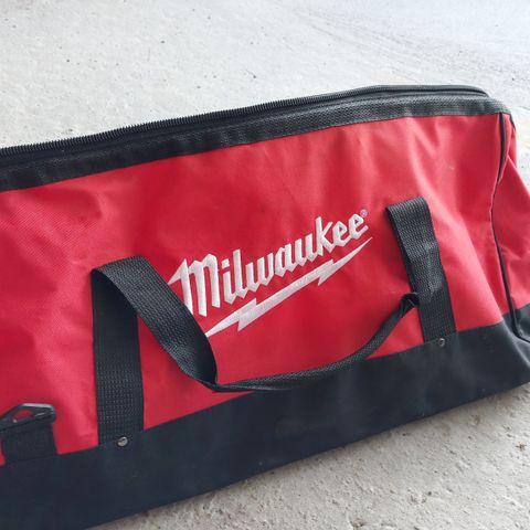 Milwaukee bag selges