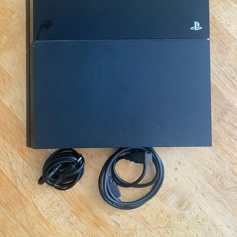 PlayStation 4 og kontroler