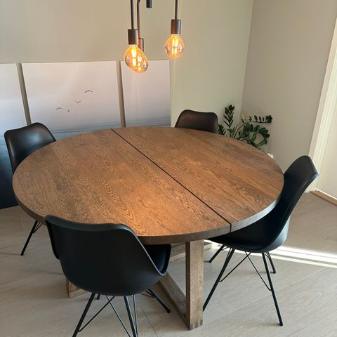 Ikea spisebord og stoler