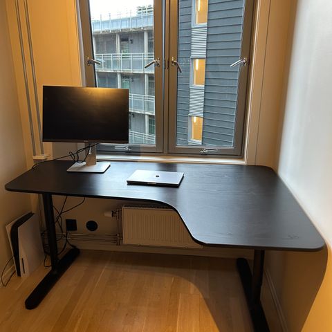 IKEA bekant sort skrivebord