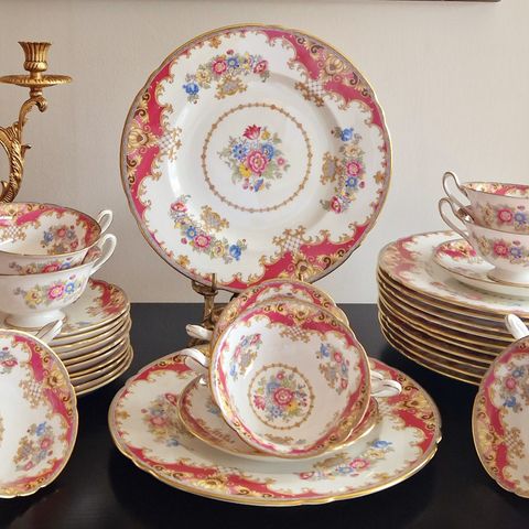 Shelley Sheraton
Fine bone china servise til 12 per