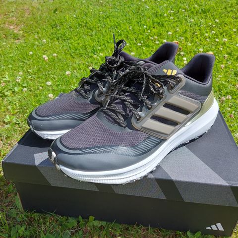 Adidas Ultrabounce TR strl45 1/3.