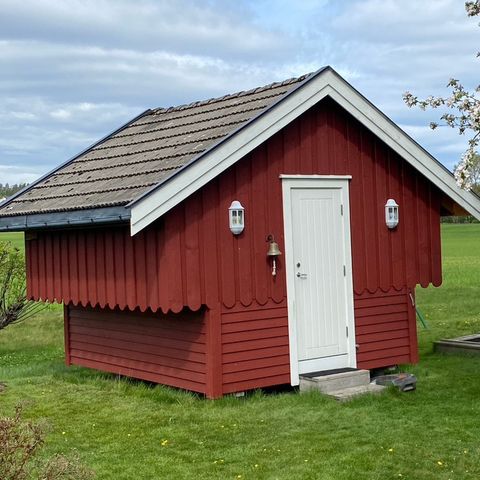 Stabbur/lekehus selges.