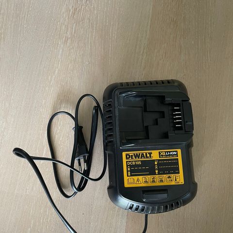 Dewalt DCB105 lader for 18V 14.4V 10.8V