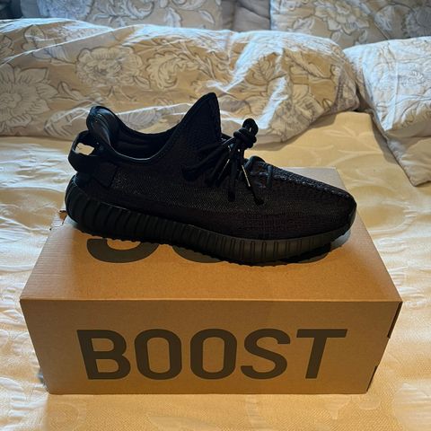 Yeezy Boost 350 V2 Onyx str 44