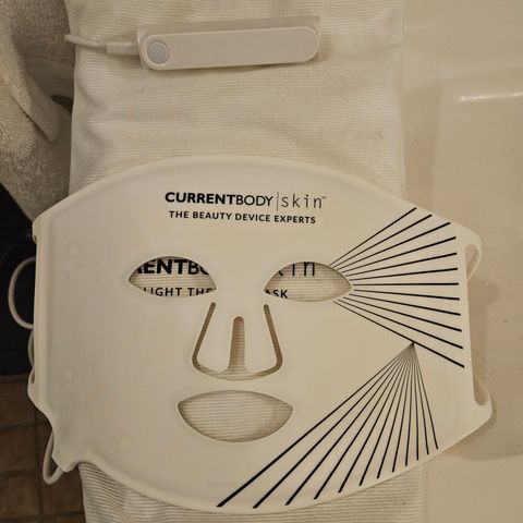 Currentbody led light therapy mask