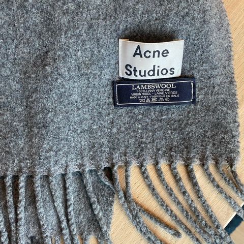 Acne studios skjerf