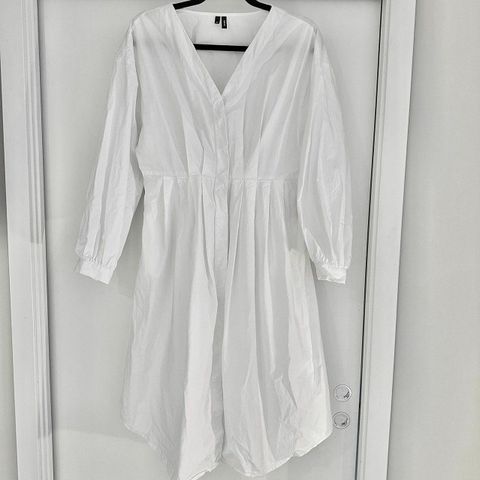 Hvit skjorte kjole