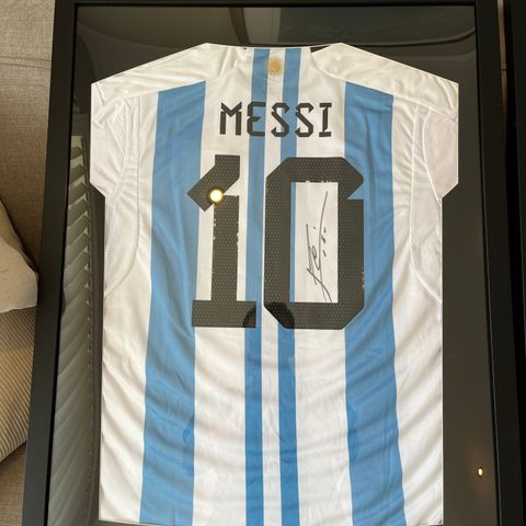 Lionel Messi signert drakt med COA