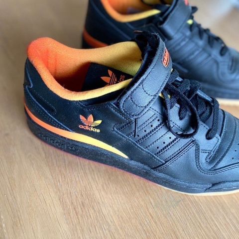 Adidas Low Forum joggesko