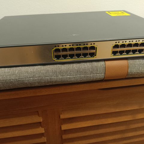 Cisco Catalyst 3750 24 ports switch