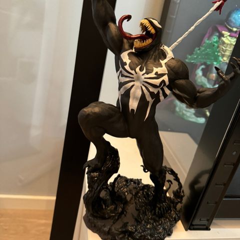 Venom statue fra spiderman 2 collectors edition