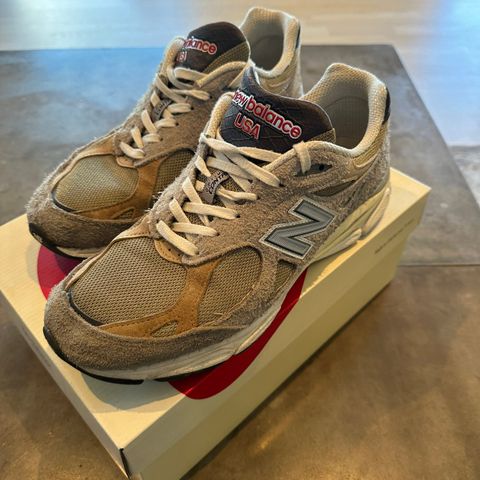 New Balance 990 v3