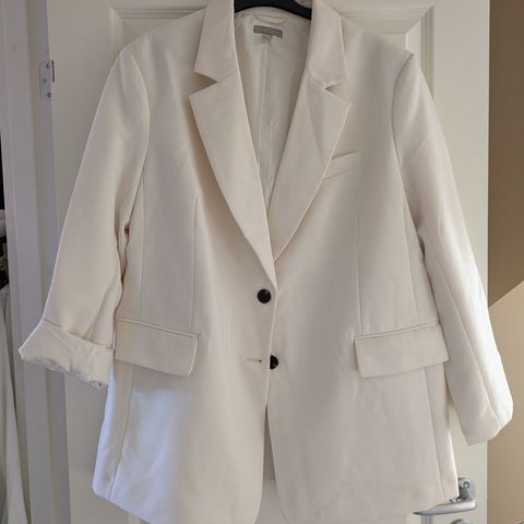 H&M oversized hvit blazer